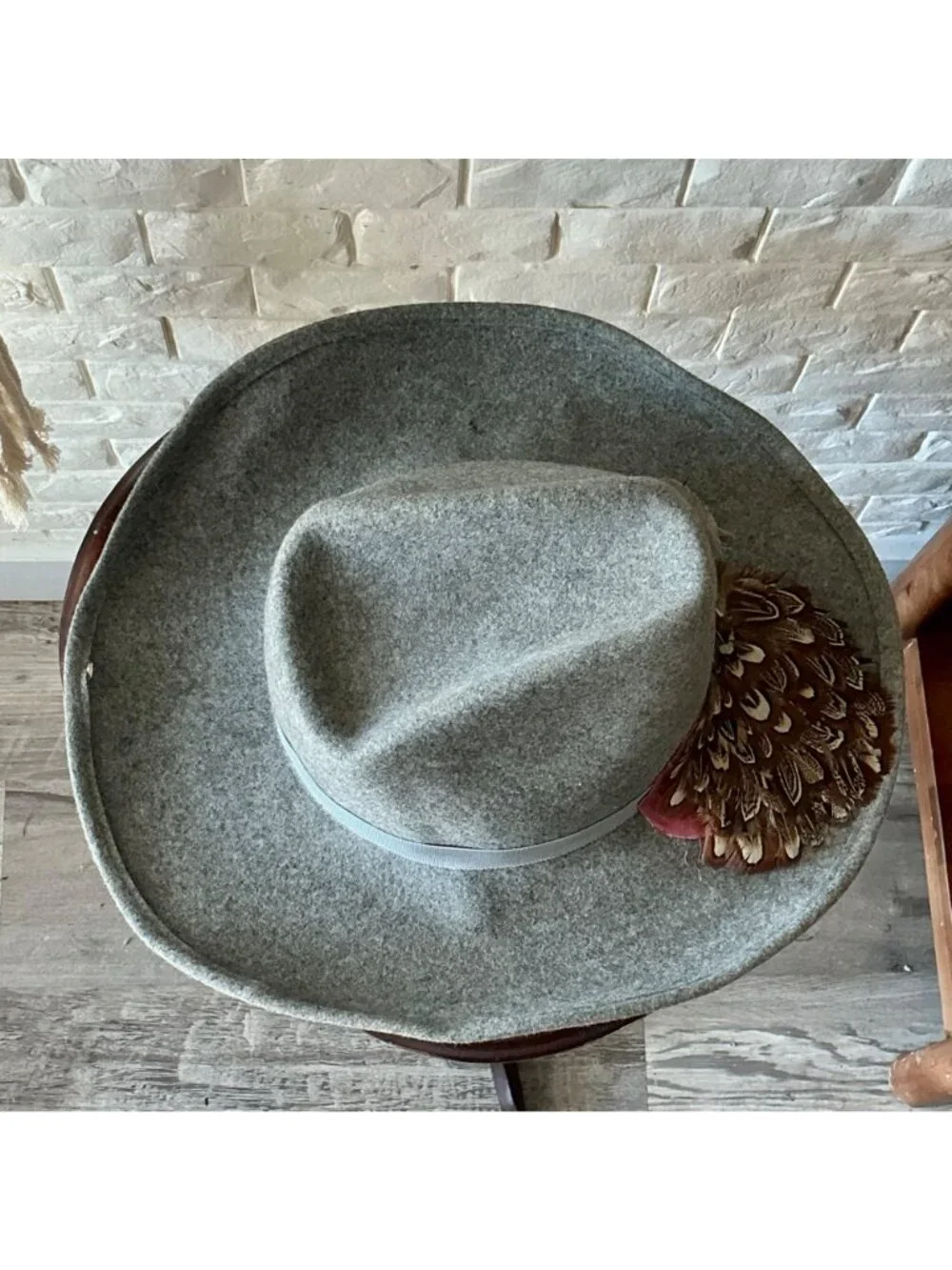Vintage Peachfelt Grey Felt Hat Gold-Tone Horse Head Emblem + Pheasant Feather - Picture 10 of 12
